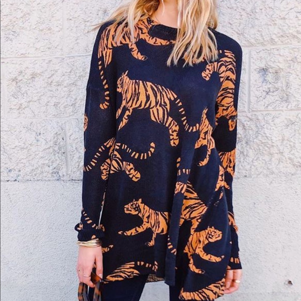 ISO Show me your mumu bonfire sweater tiger ISO!!!